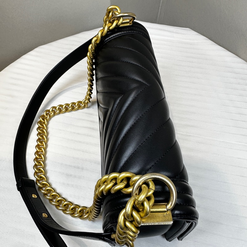 香奈兒/Chanel Leboy 黑色牛皮金扣V紋中號單肩斜背包25x15x9cm-4