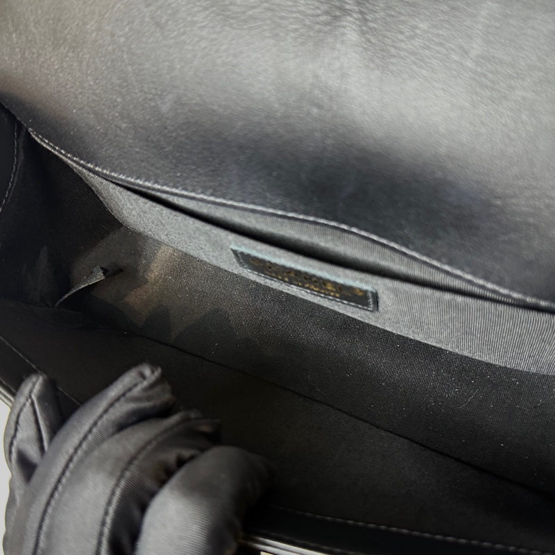 香奈兒/Chanel Leboy 黑色牛皮金扣V紋中號單肩斜背包25x15x9cm-12