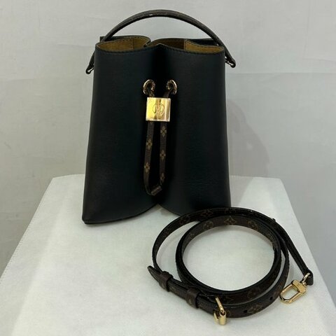 LV黑牛皮金LOGO老花背帶束口水桶BLOOM兩用包PM