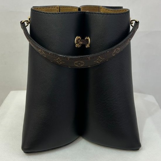 LV黑牛皮金LOGO老花背帶束口水桶BLOOM兩用包PM-2