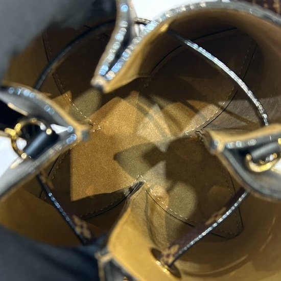 LV黑牛皮金LOGO老花背帶束口水桶BLOOM兩用包PM-7