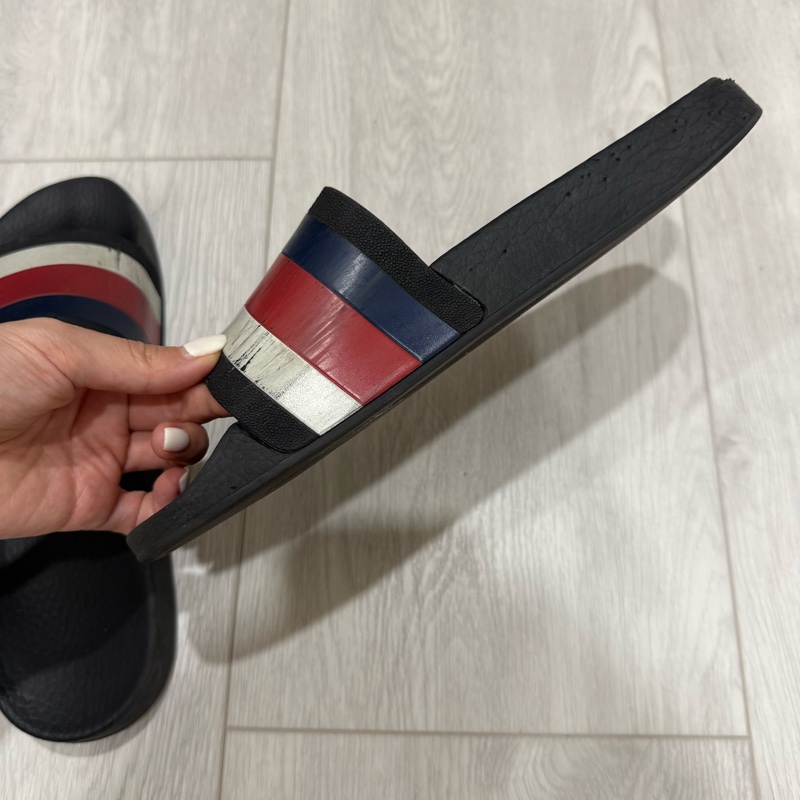 GUCCI經典男用拖鞋二手有明顯使用感-5