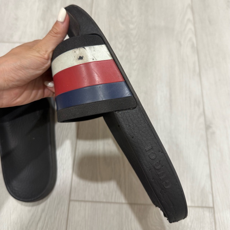GUCCI經典男用拖鞋二手有明顯使用感-6
