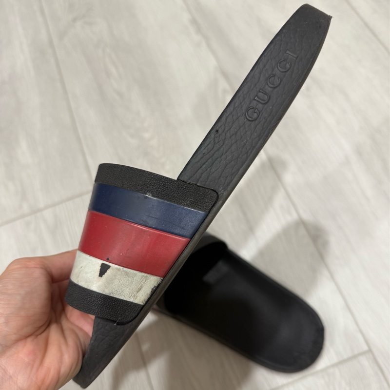 GUCCI經典男用拖鞋二手有明顯使用感-7