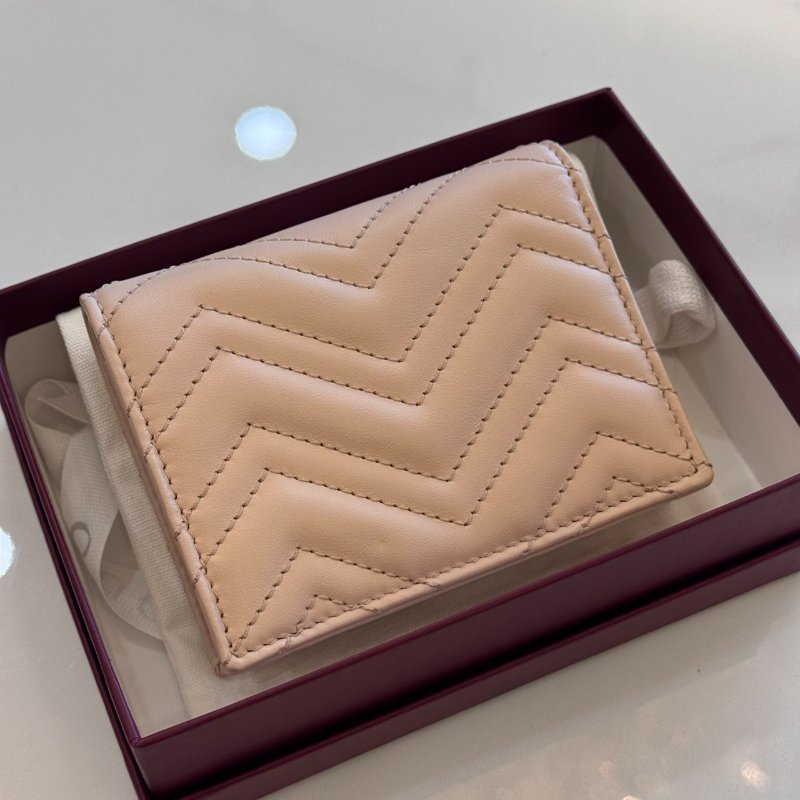 *SHIHNA名牌精品* Gucci GG Marmont系列杏粉色絎縫V型皮革卡包-1