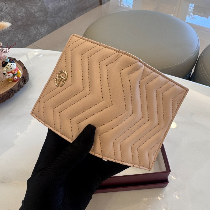 *SHIHNA名牌精品* Gucci GG Marmont系列杏粉色絎縫V型皮革卡包-3