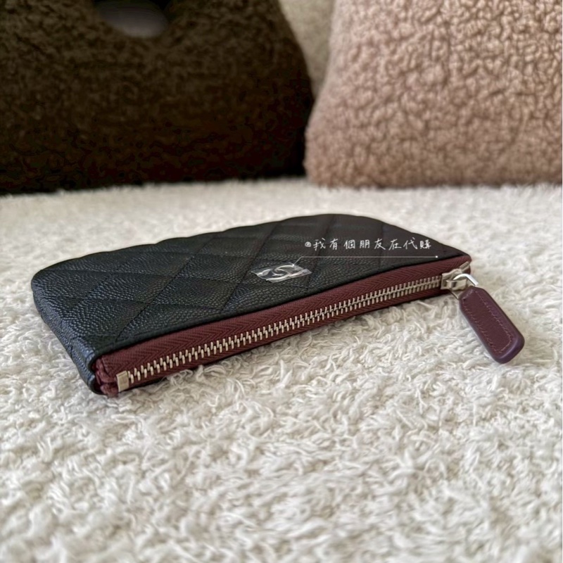 《我有個朋友在代購》香奈兒黑銀一字拉鏈錢包——全新在台-1