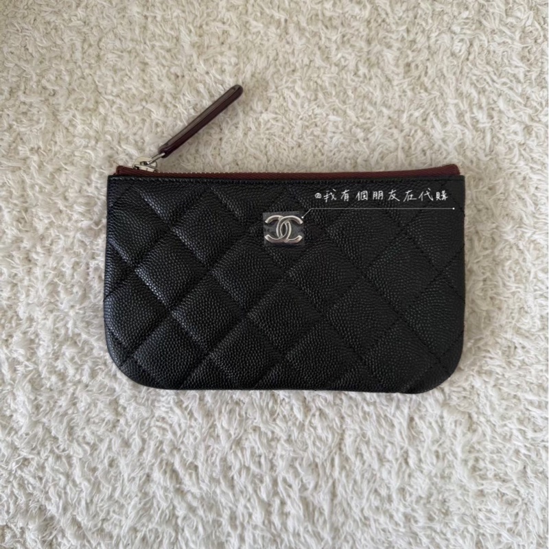 《我有個朋友在代購》香奈兒黑銀一字拉鏈錢包——全新在台-2