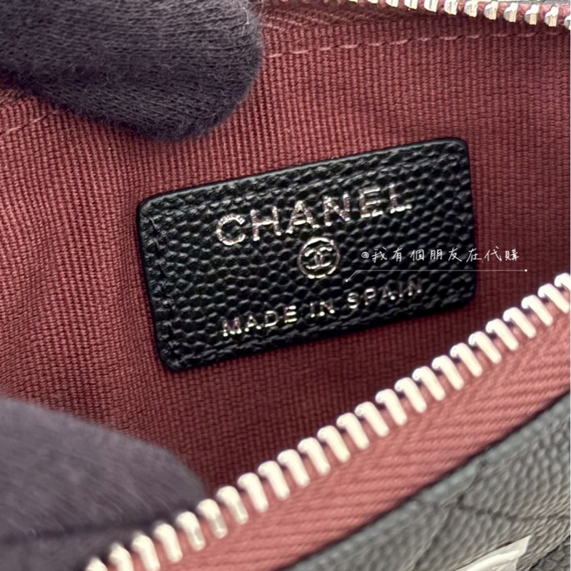 《我有個朋友在代購》香奈兒黑銀一字拉鏈錢包——全新在台-3
