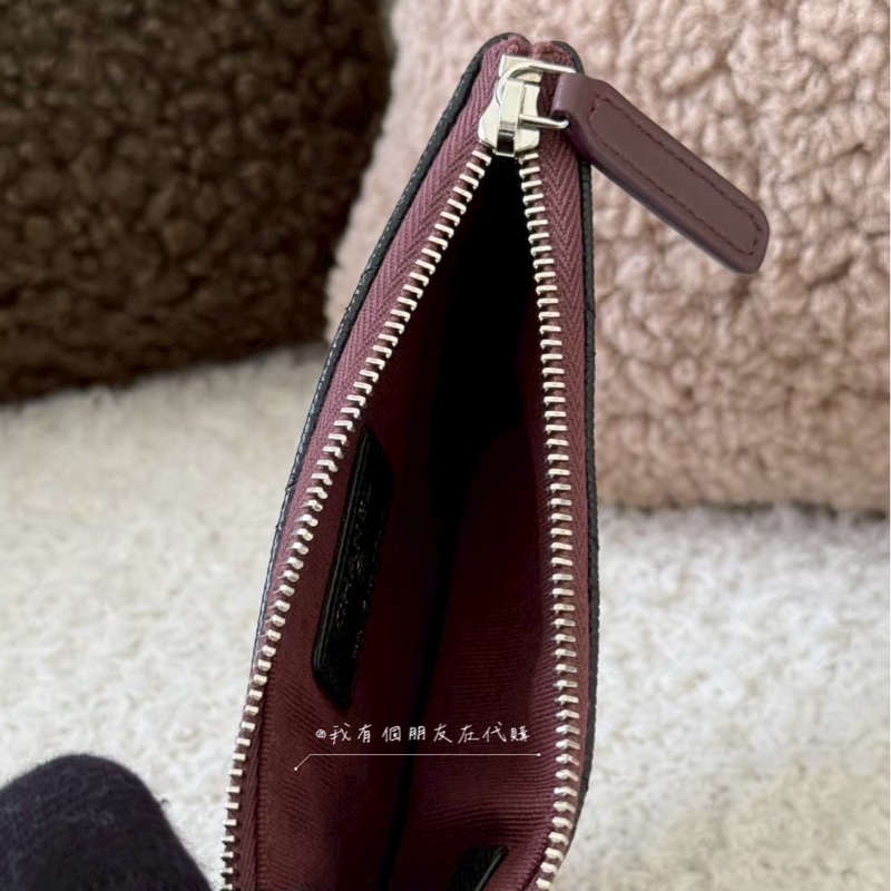 《我有個朋友在代購》香奈兒黑銀一字拉鏈錢包——全新在台-4