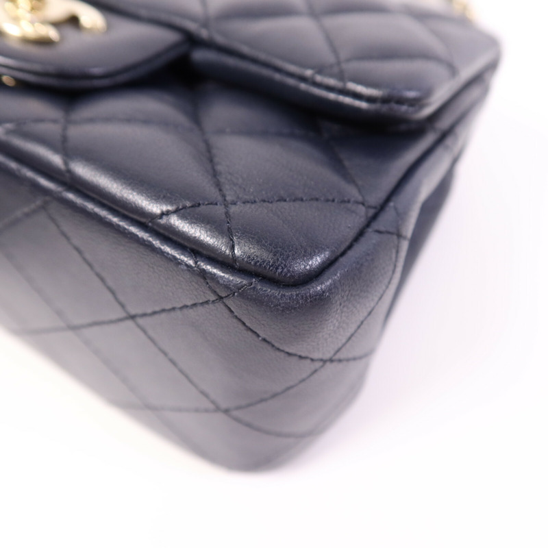 CHANEL 羊皮皮革Classic 17金扣鏈帶肩背袋-10