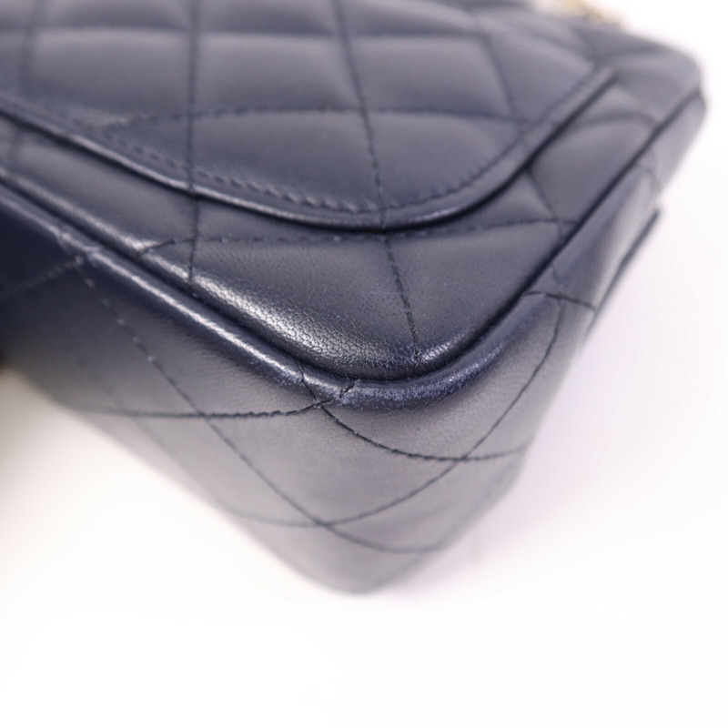 CHANEL 羊皮皮革Classic 17金扣鏈帶肩背袋-12