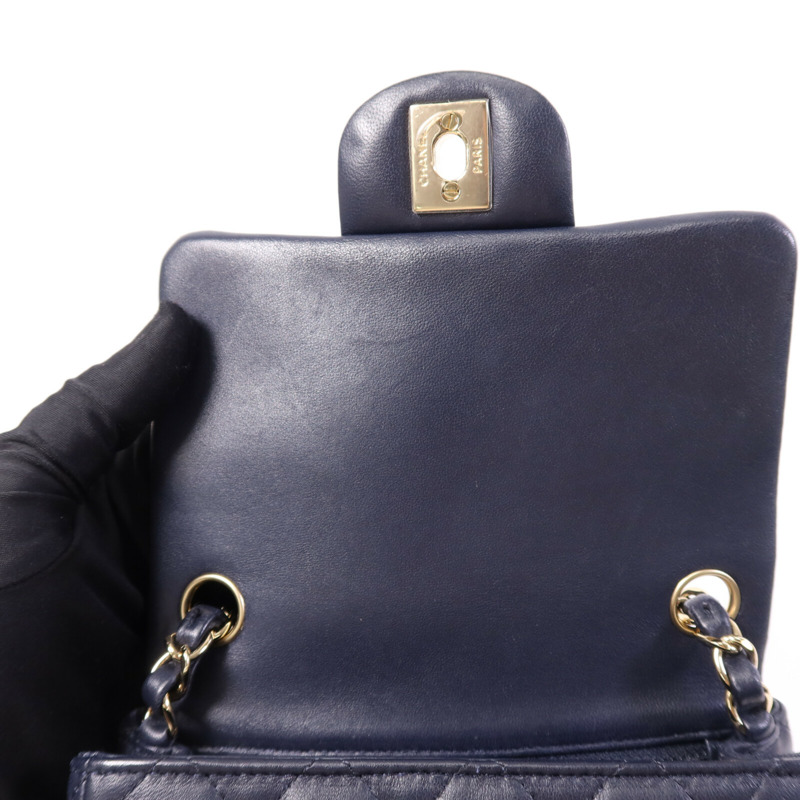 CHANEL 羊皮皮革Classic 17金扣鏈帶肩背袋-14