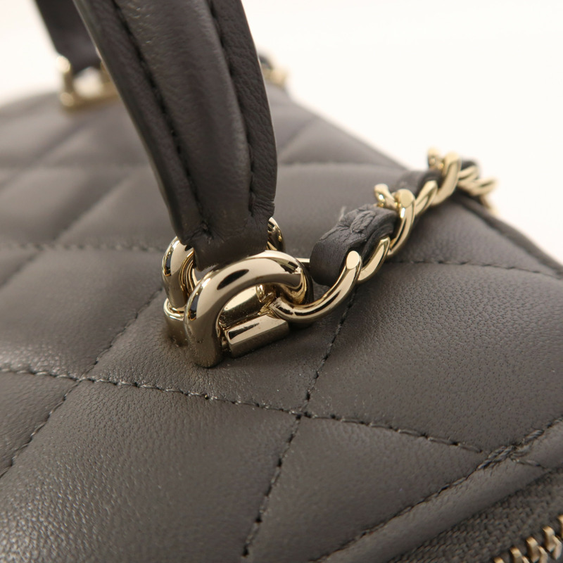 CHANEL 羊皮皮革Vanity Case金扣鏈帶手挽肩背兩用袋-13
