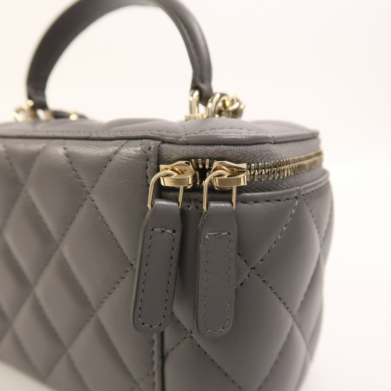CHANEL 羊皮皮革Vanity Case金扣鏈帶手挽肩背兩用袋-14