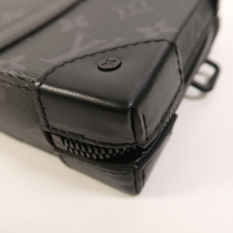 LOUIS VUITTON Monogram Eclipse Soft Trunk Wallet肩背袋-10