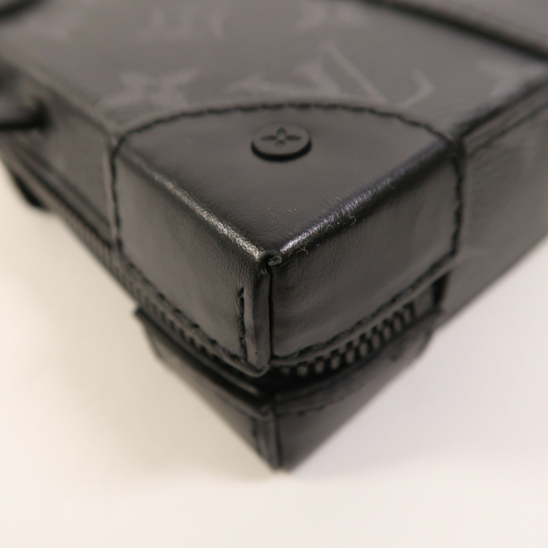 LOUIS VUITTON Monogram Eclipse Soft Trunk Wallet肩背袋-11