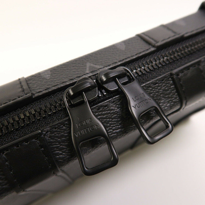 LOUIS VUITTON Monogram Eclipse Soft Trunk Wallet肩背袋-13