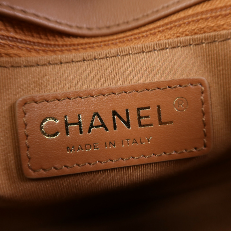 CHANEL 羊皮皮革金扣肩背袋 杏色-5