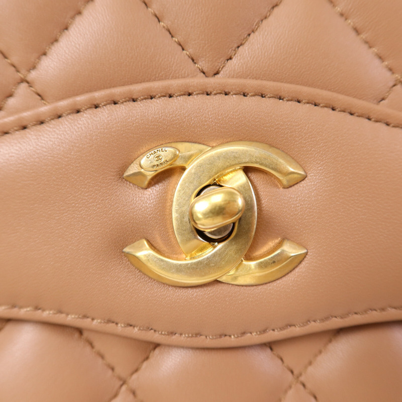 CHANEL 羊皮皮革金扣肩背袋 杏色-6