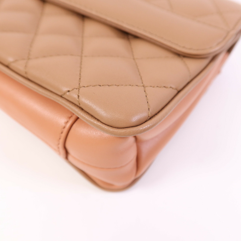 CHANEL 羊皮皮革金扣肩背袋 杏色-8