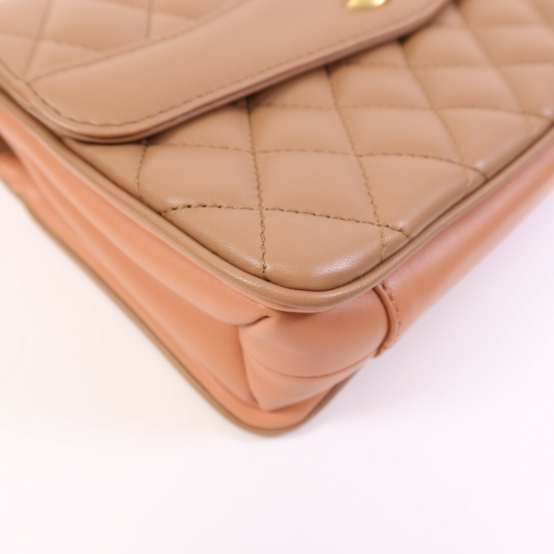 CHANEL 羊皮皮革金扣肩背袋 杏色-9