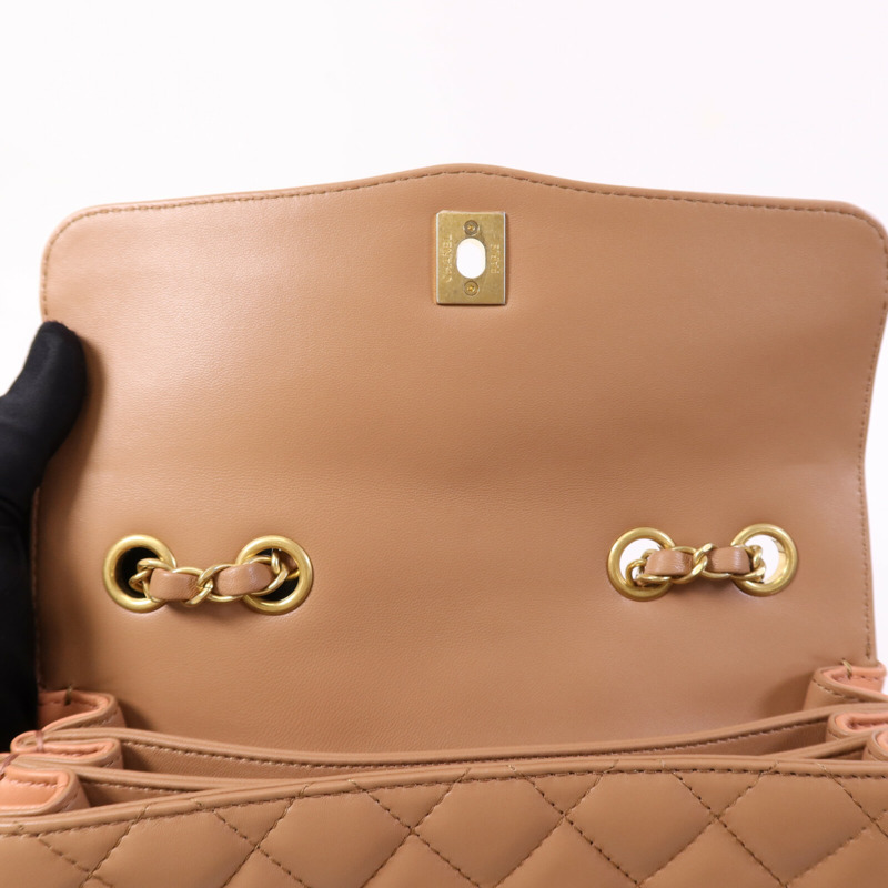 CHANEL 羊皮皮革金扣肩背袋 杏色-15
