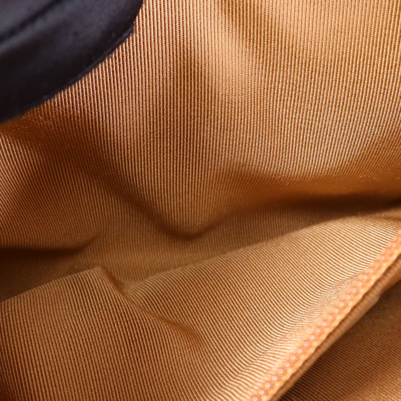 CHANEL 羊皮皮革金扣肩背袋 杏色-18