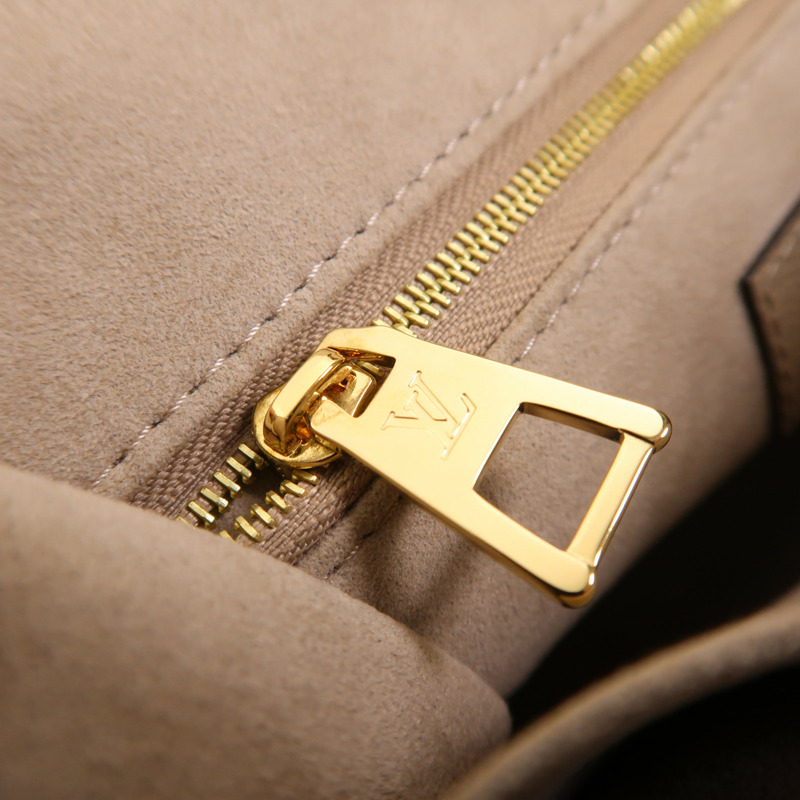 LOUIS VUITTON Monogram Empreinte OnTheGo PM金扣手挽袋-14