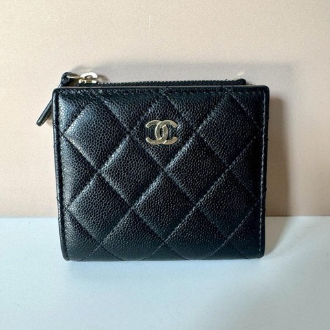 二手真品 CHANEL 新款 黑色 荔枝皮 淡金 雙C 側拉鍊 對開 短夾 AP3388