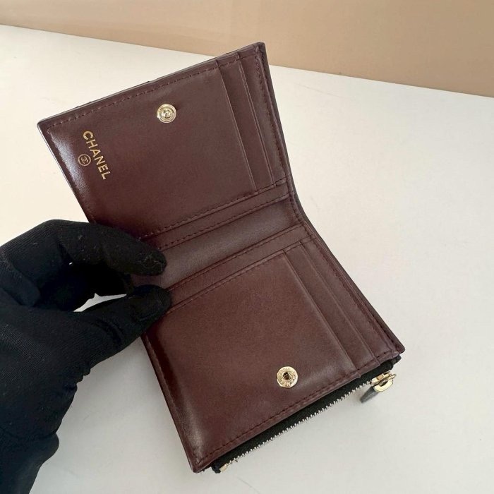 二手真品 CHANEL 新款 黑色 荔枝皮 淡金 雙C 側拉鍊 對開 短夾 AP3388-4