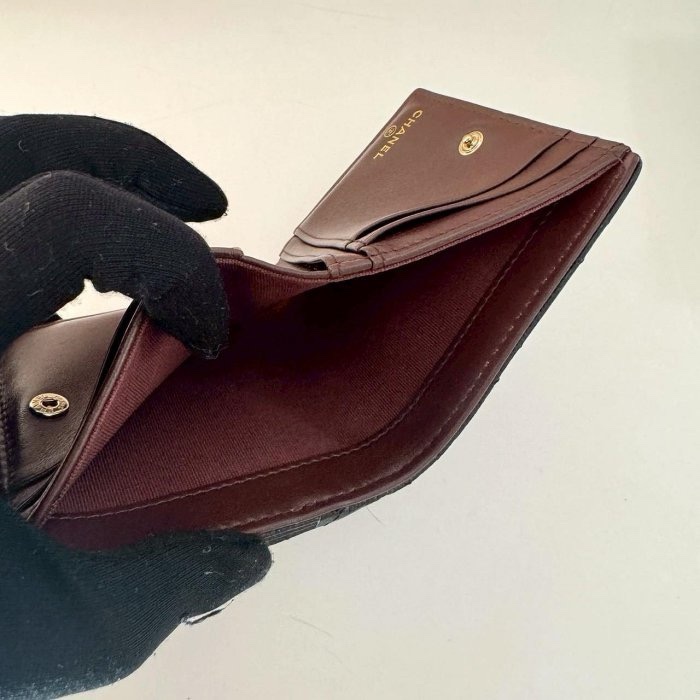 二手真品 CHANEL 新款 黑色 荔枝皮 淡金 雙C 側拉鍊 對開 短夾 AP3388-5