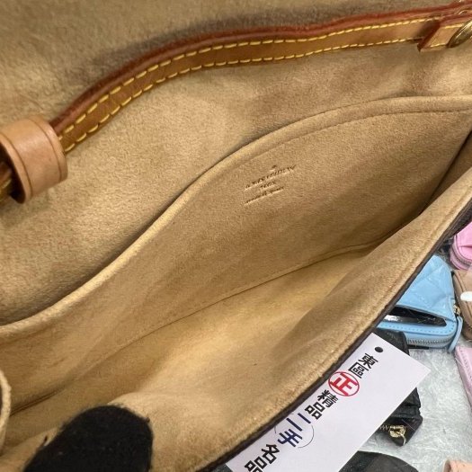 東區正精品㊣LV 字紋老花釦子信封包斜背包手拿包 RA1795-2