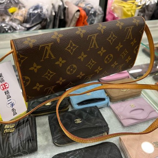 東區正精品㊣LV 字紋老花釦子信封包斜背包手拿包 RA1795-6