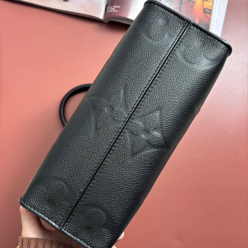 小款 ::LOUIS VUITTON:: LV OnTheGo PM 黑色Monogram Empreinte 壓花皮革手提包 托特包 斜背包 肩背包-3