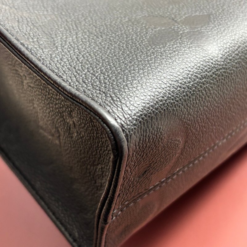 小款 ::LOUIS VUITTON:: LV OnTheGo PM 黑色Monogram Empreinte 壓花皮革手提包 托特包 斜背包 肩背包-7