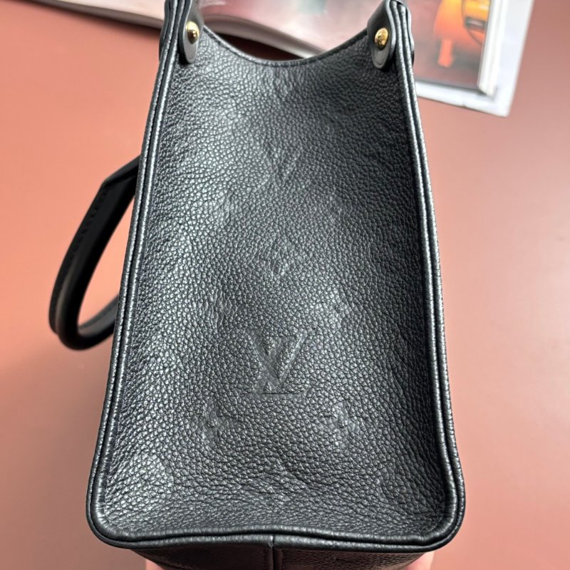 小款 ::LOUIS VUITTON:: LV OnTheGo PM 黑色Monogram Empreinte 壓花皮革手提包 托特包 斜背包 肩背包-11