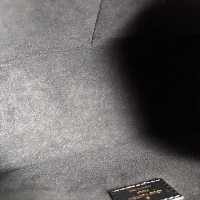 小款 ::LOUIS VUITTON:: LV OnTheGo PM 黑色Monogram Empreinte 壓花皮革手提包 托特包 斜背包 肩背包-12