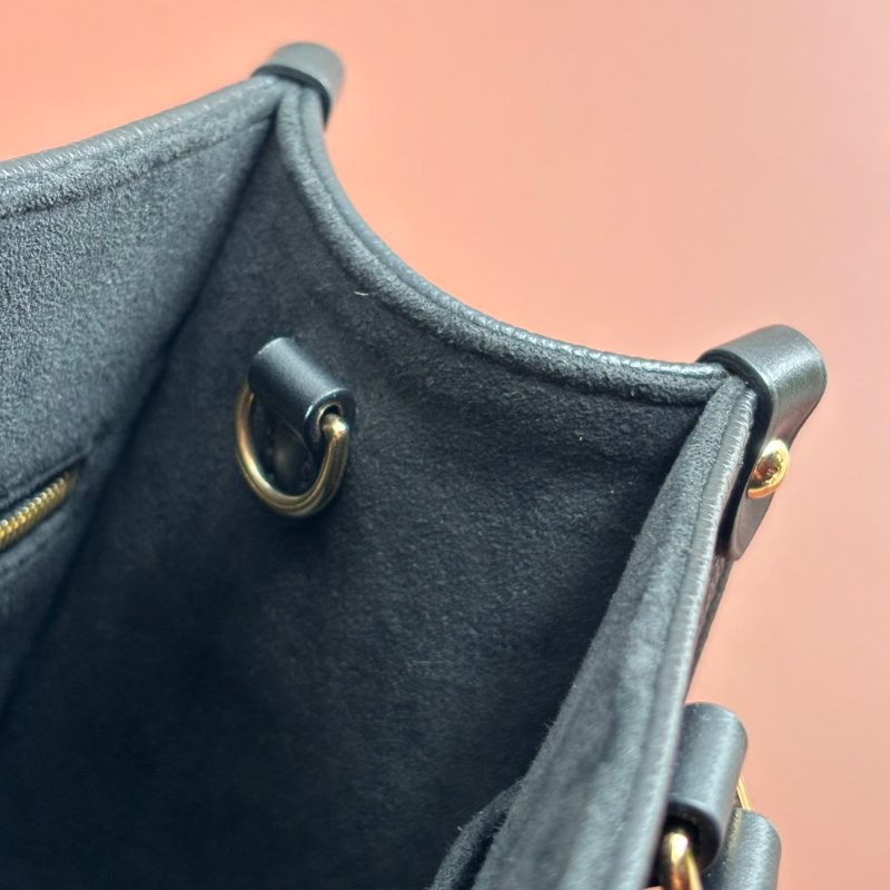 小款 ::LOUIS VUITTON:: LV OnTheGo PM 黑色Monogram Empreinte 壓花皮革手提包 托特包 斜背包 肩背包-16