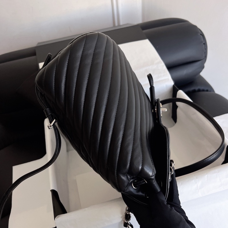 Chanel 薩爾茨堡 V 紋雙肩包-6