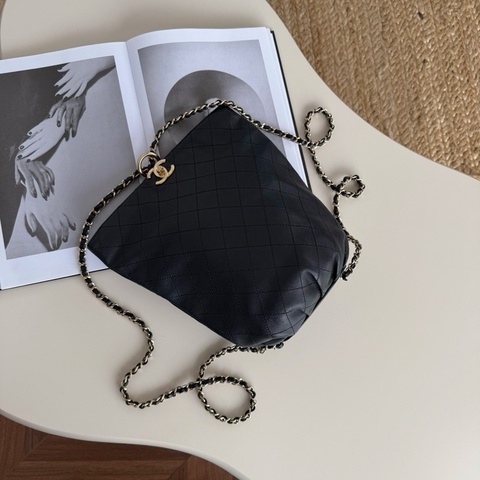 Chanel 黑金菱格水桶雙肩包