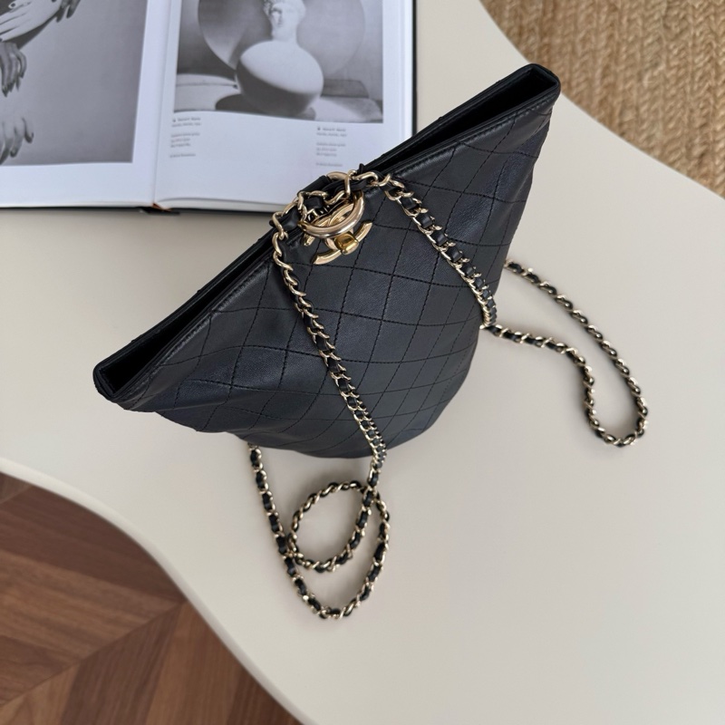 Chanel 黑金菱格水桶雙肩包-2