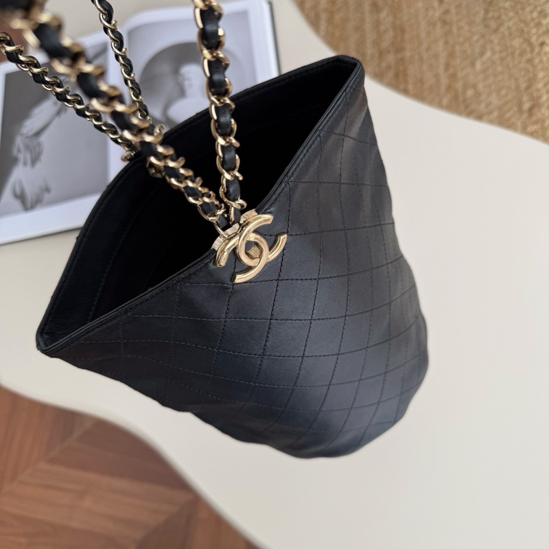 Chanel 黑金菱格水桶雙肩包-3