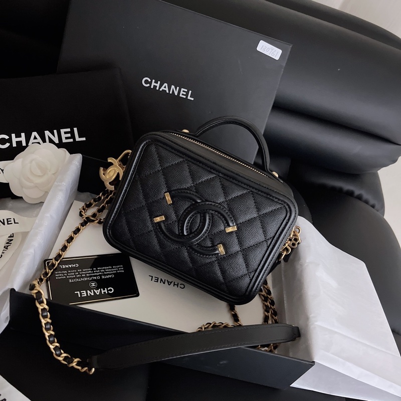 Chanel 黑金魚子醬相機包-1