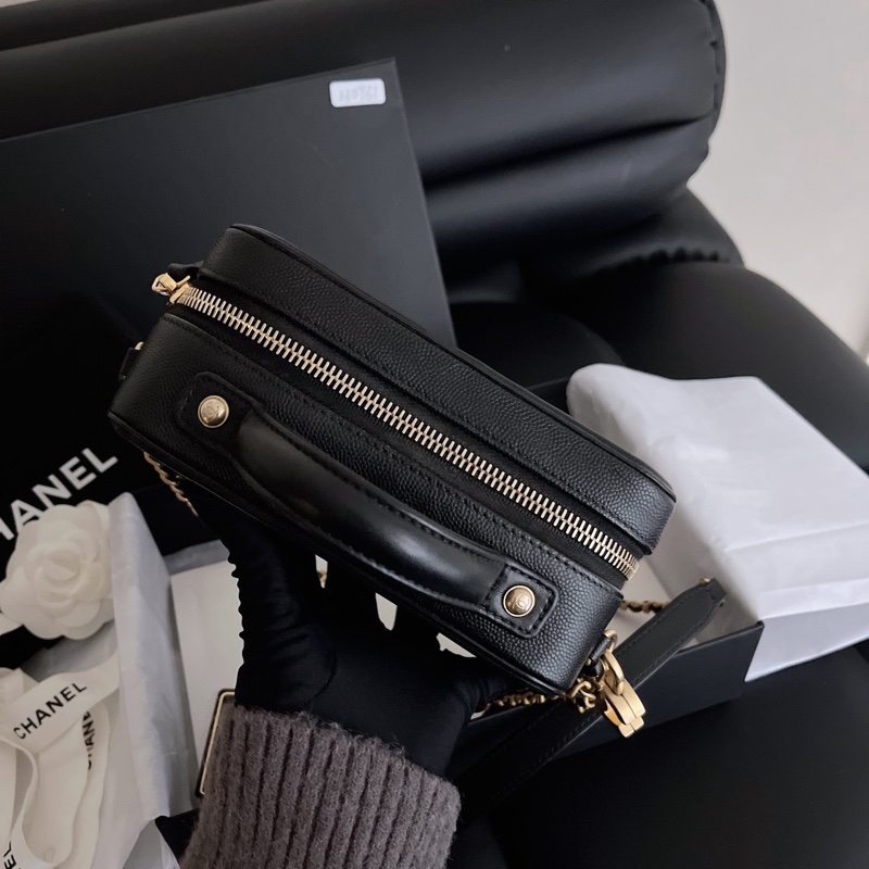 Chanel 黑金魚子醬相機包-2