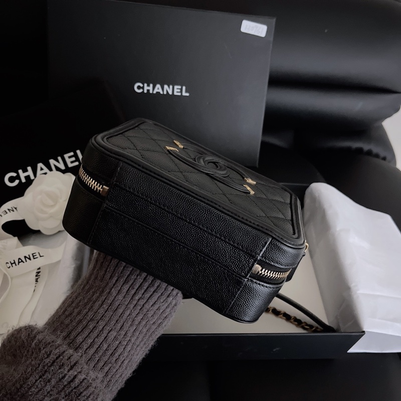 Chanel 黑金魚子醬相機包-5