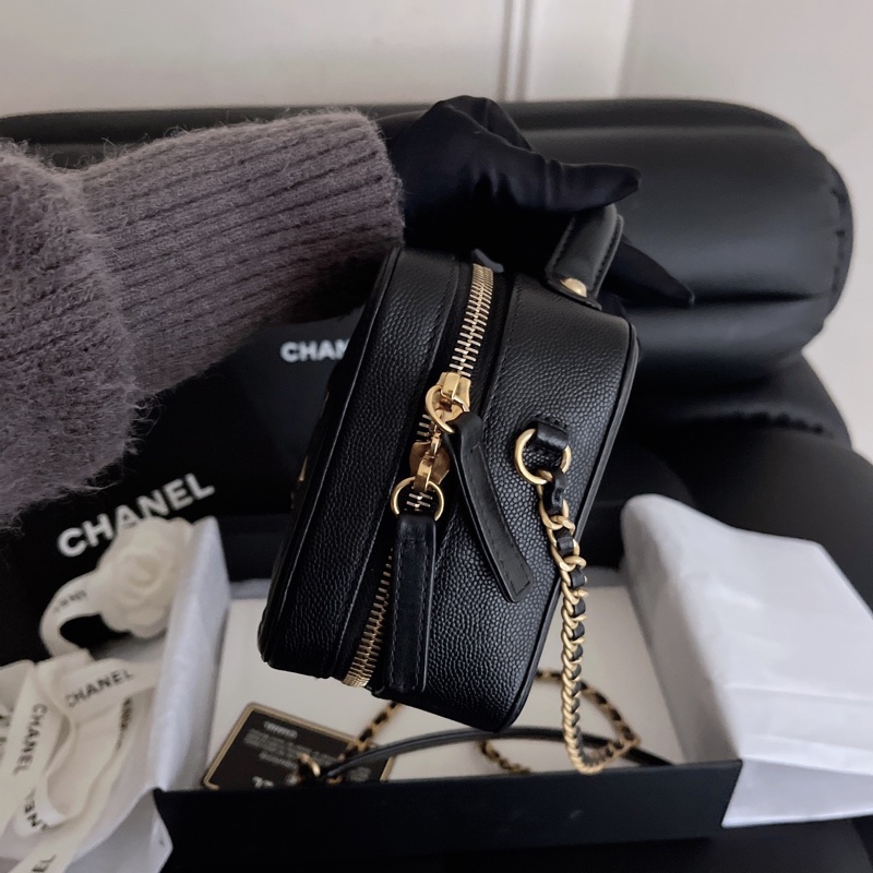 Chanel 黑金魚子醬相機包-8