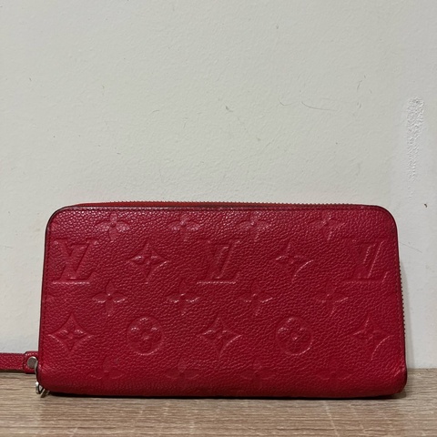 LV紅色寬版壓印長夾✨