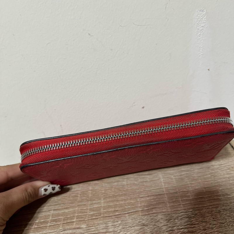 LV紅色寬版壓印長夾✨-1