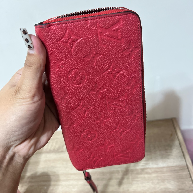 LV紅色寬版壓印長夾✨-4